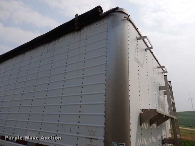 image for item IN9797 1995 Wilson DWH-400 Pacesetter  grain trailer