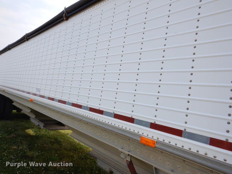image for item IN9797 1995 Wilson DWH-400 Pacesetter  grain trailer