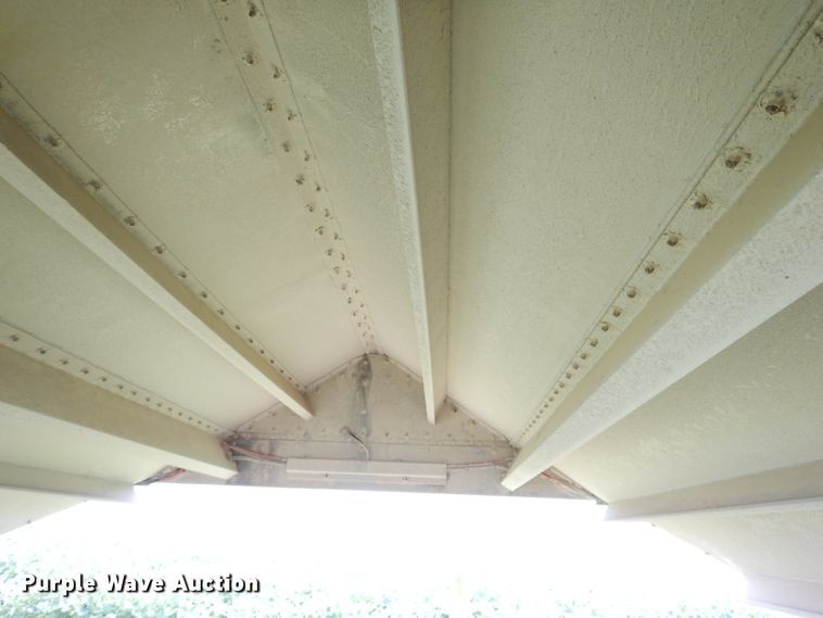 image for item IN9797 1995 Wilson DWH-400 Pacesetter  grain trailer