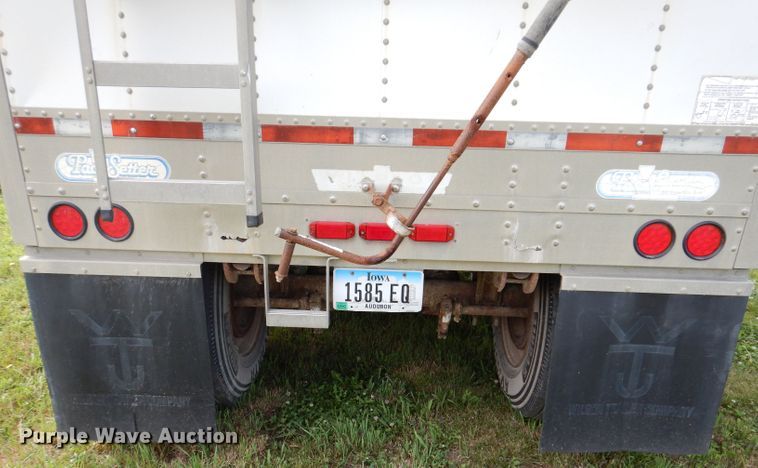 image for item IN9797 1995 Wilson DWH-400 Pacesetter  grain trailer