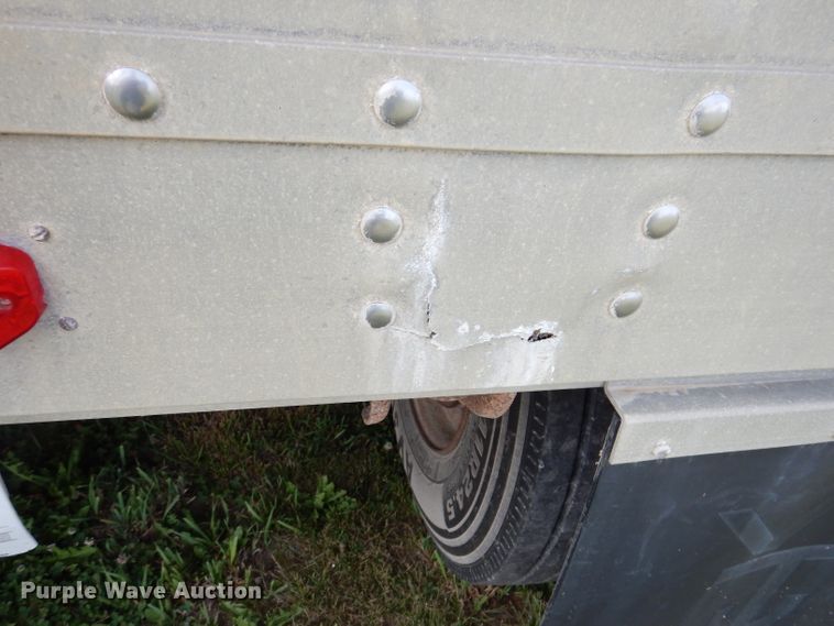 image for item IN9797 1995 Wilson DWH-400 Pacesetter  grain trailer