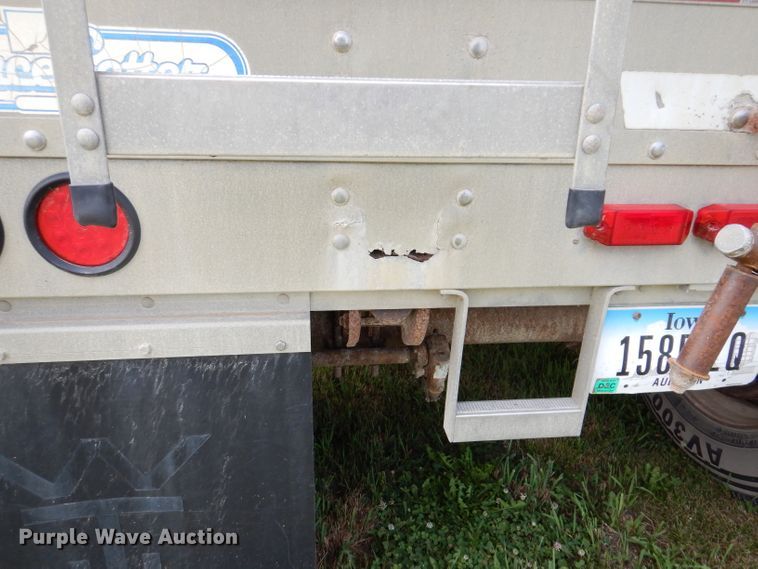 image for item IN9797 1995 Wilson DWH-400 Pacesetter  grain trailer