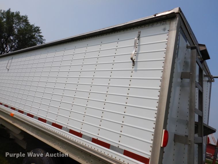 image for item IN9797 1995 Wilson DWH-400 Pacesetter  grain trailer