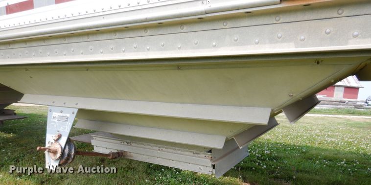 image for item IN9797 1995 Wilson DWH-400 Pacesetter  grain trailer
