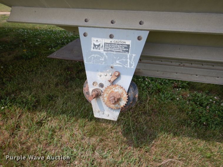 image for item IN9797 1995 Wilson DWH-400 Pacesetter  grain trailer