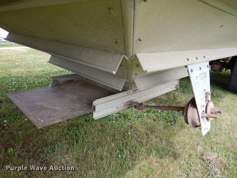 image for item IN9797 1995 Wilson DWH-400 Pacesetter  grain trailer