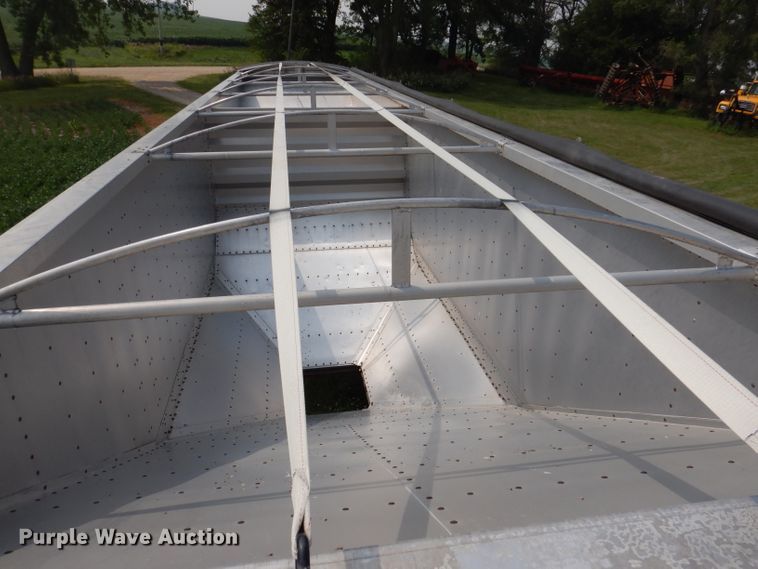 image for item IN9797 1995 Wilson DWH-400 Pacesetter  grain trailer