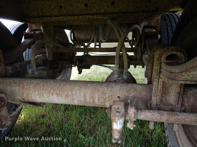 image for item IN9797 1995 Wilson DWH-400 Pacesetter  grain trailer