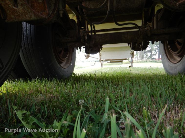 image for item IN9797 1995 Wilson DWH-400 Pacesetter  grain trailer