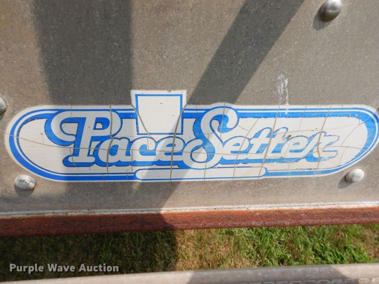 image for item IN9797 1995 Wilson DWH-400 Pacesetter  grain trailer