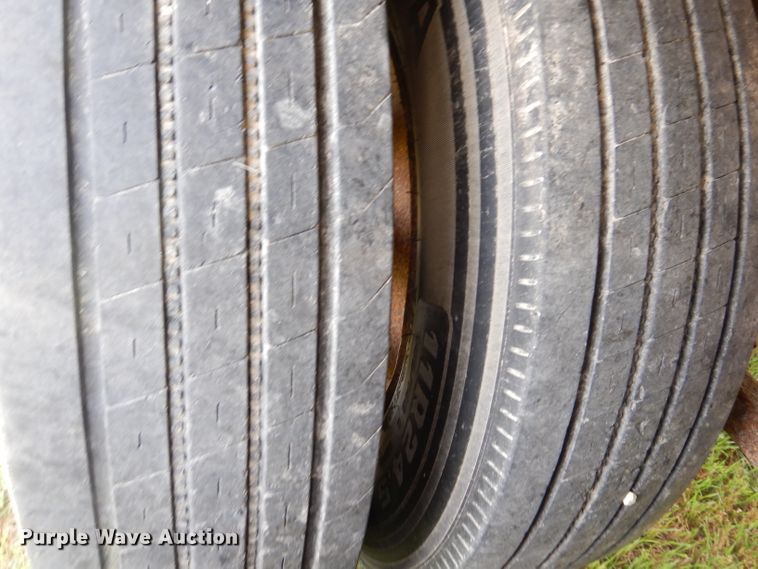 image for item IN9797 1995 Wilson DWH-400 Pacesetter  grain trailer