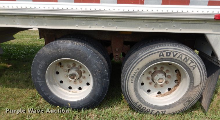 image for item IN9797 1995 Wilson DWH-400 Pacesetter  grain trailer