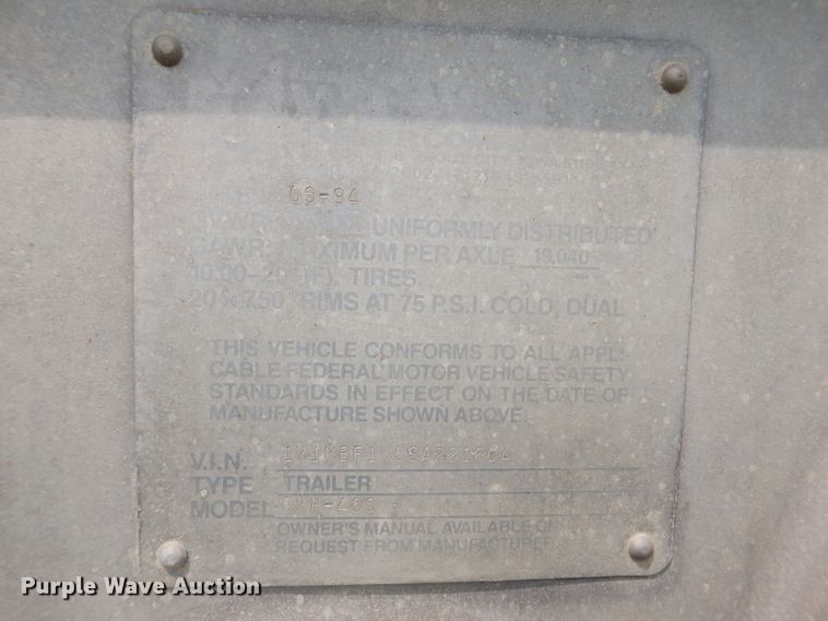 image for item IN9797 1995 Wilson DWH-400 Pacesetter  grain trailer