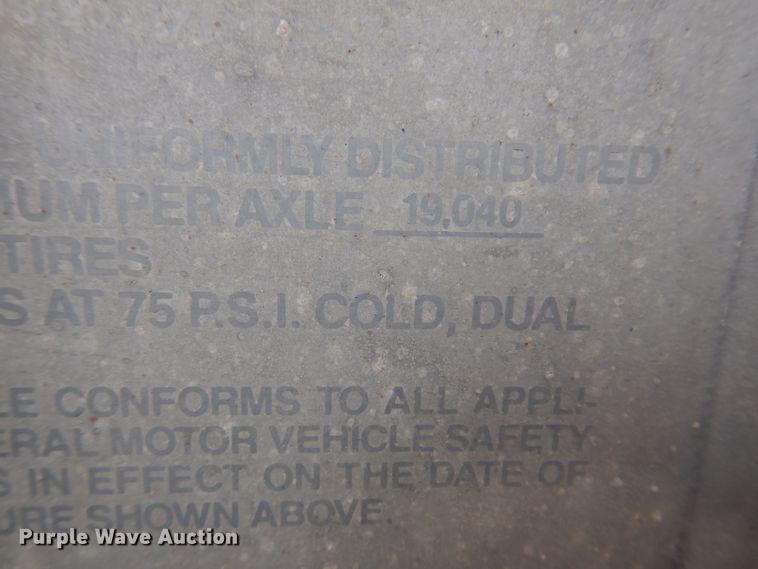 image for item IN9797 1995 Wilson DWH-400 Pacesetter  grain trailer