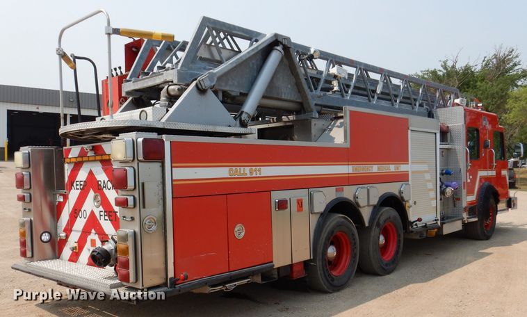 image for item IN9819 2004 Spartan 60DDEC  quint ladder fire truck