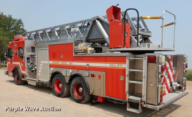 image for item IN9819 2004 Spartan 60DDEC  quint ladder fire truck