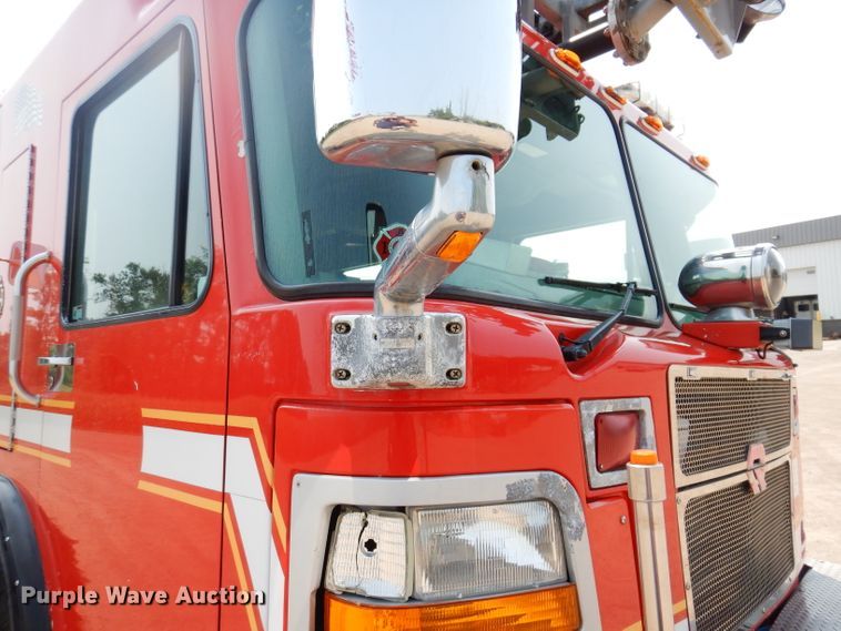 image for item IN9819 2004 Spartan 60DDEC  quint ladder fire truck