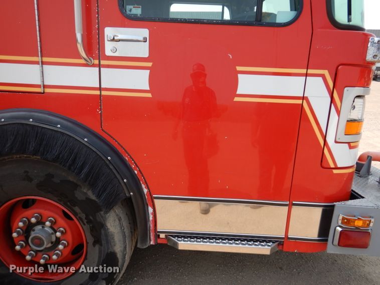 image for item IN9819 2004 Spartan 60DDEC  quint ladder fire truck