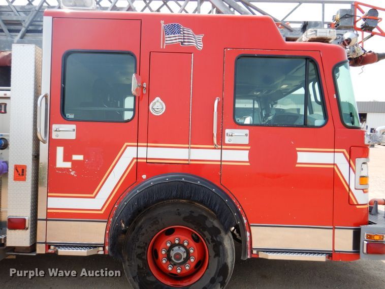 image for item IN9819 2004 Spartan 60DDEC  quint ladder fire truck