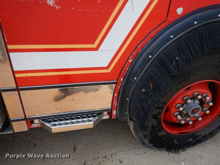 image for item IN9819 2004 Spartan 60DDEC  quint ladder fire truck