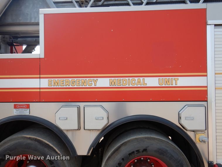 image for item IN9819 2004 Spartan 60DDEC  quint ladder fire truck