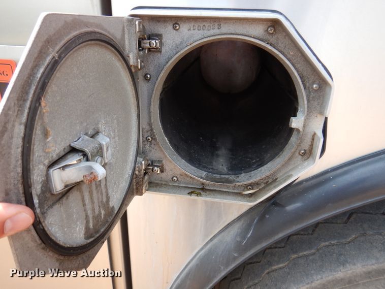 image for item IN9819 2004 Spartan 60DDEC  quint ladder fire truck