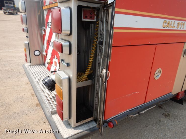 image for item IN9819 2004 Spartan 60DDEC  quint ladder fire truck