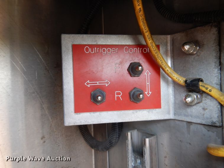 image for item IN9819 2004 Spartan 60DDEC  quint ladder fire truck