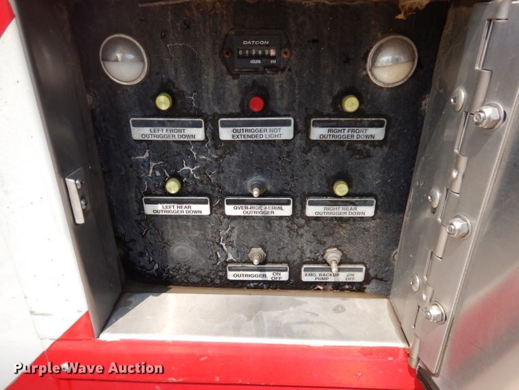 image for item IN9819 2004 Spartan 60DDEC  quint ladder fire truck