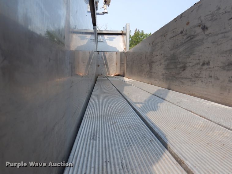 image for item IN9819 2004 Spartan 60DDEC  quint ladder fire truck