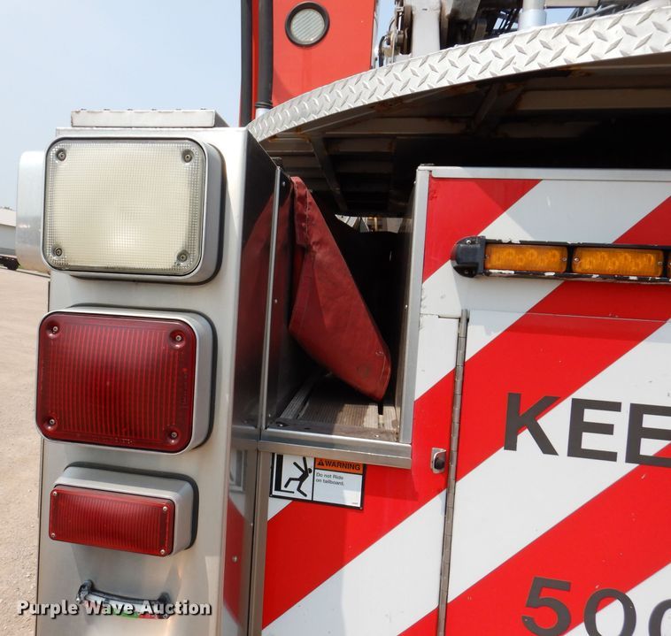 image for item IN9819 2004 Spartan 60DDEC  quint ladder fire truck