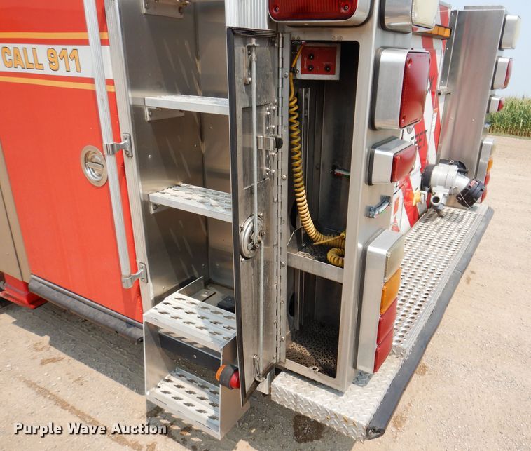 image for item IN9819 2004 Spartan 60DDEC  quint ladder fire truck