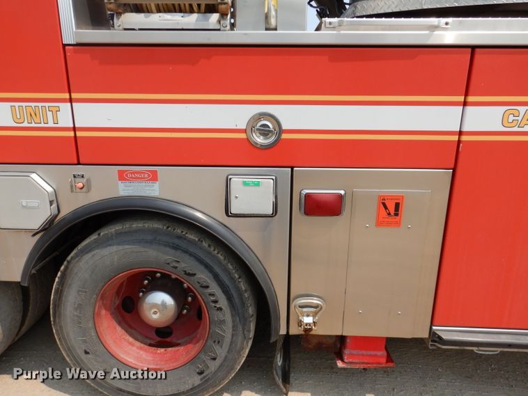 image for item IN9819 2004 Spartan 60DDEC  quint ladder fire truck