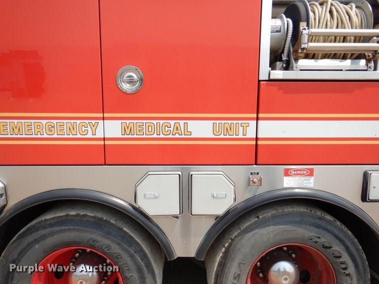 image for item IN9819 2004 Spartan 60DDEC  quint ladder fire truck