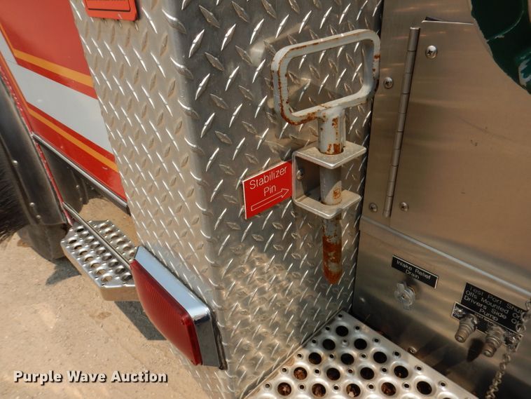 image for item IN9819 2004 Spartan 60DDEC  quint ladder fire truck