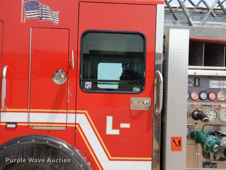 image for item IN9819 2004 Spartan 60DDEC  quint ladder fire truck