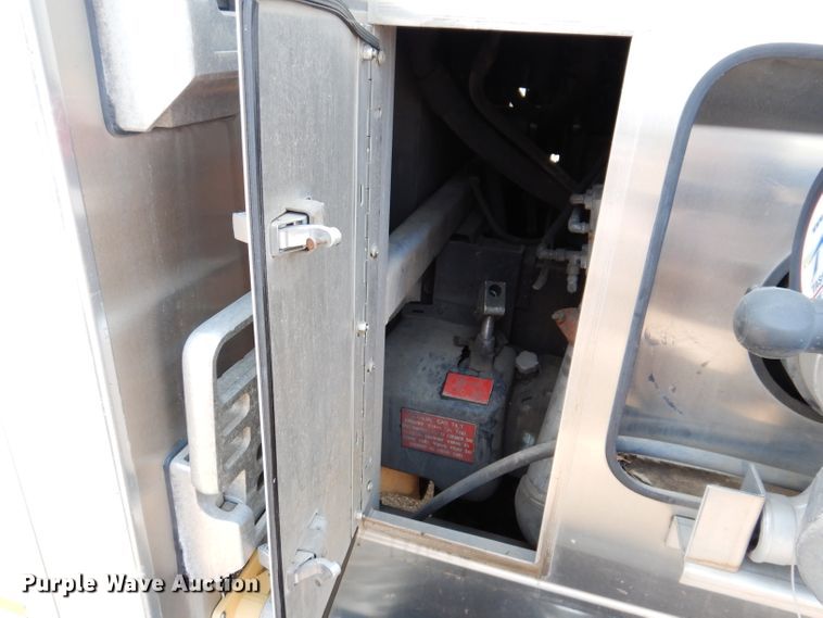 image for item IN9819 2004 Spartan 60DDEC  quint ladder fire truck