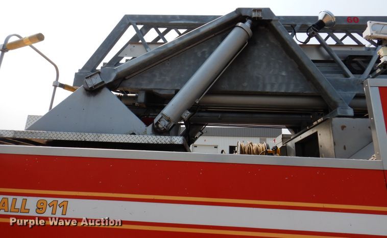 image for item IN9819 2004 Spartan 60DDEC  quint ladder fire truck