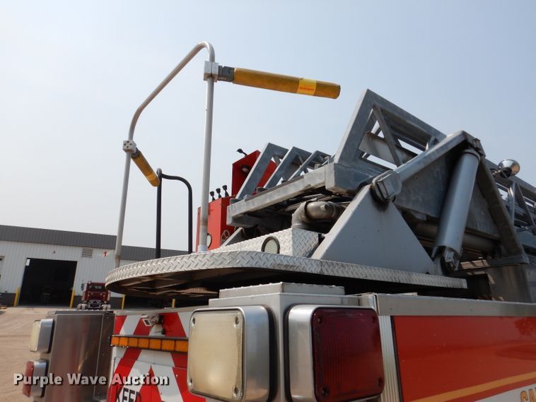 image for item IN9819 2004 Spartan 60DDEC  quint ladder fire truck