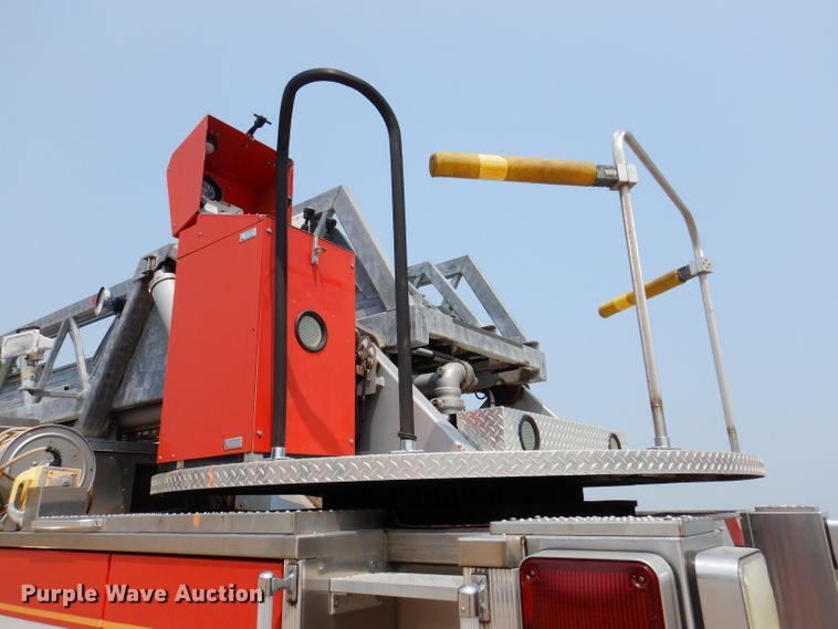 image for item IN9819 2004 Spartan 60DDEC  quint ladder fire truck