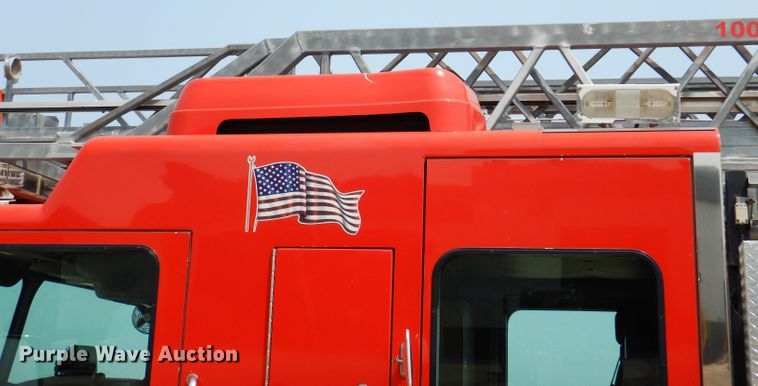 image for item IN9819 2004 Spartan 60DDEC  quint ladder fire truck