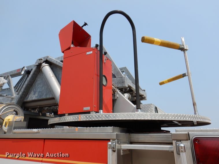 image for item IN9819 2004 Spartan 60DDEC  quint ladder fire truck