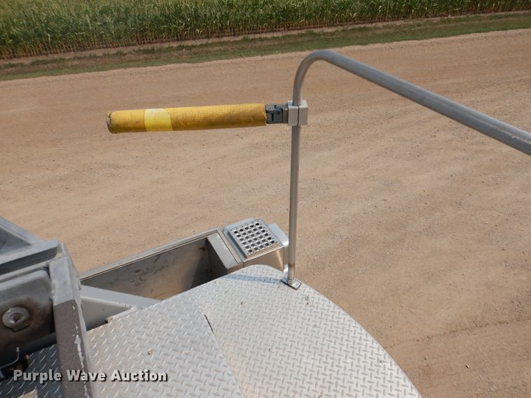 image for item IN9819 2004 Spartan 60DDEC  quint ladder fire truck