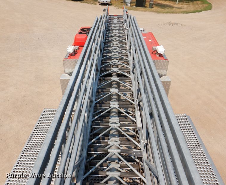 image for item IN9819 2004 Spartan 60DDEC  quint ladder fire truck