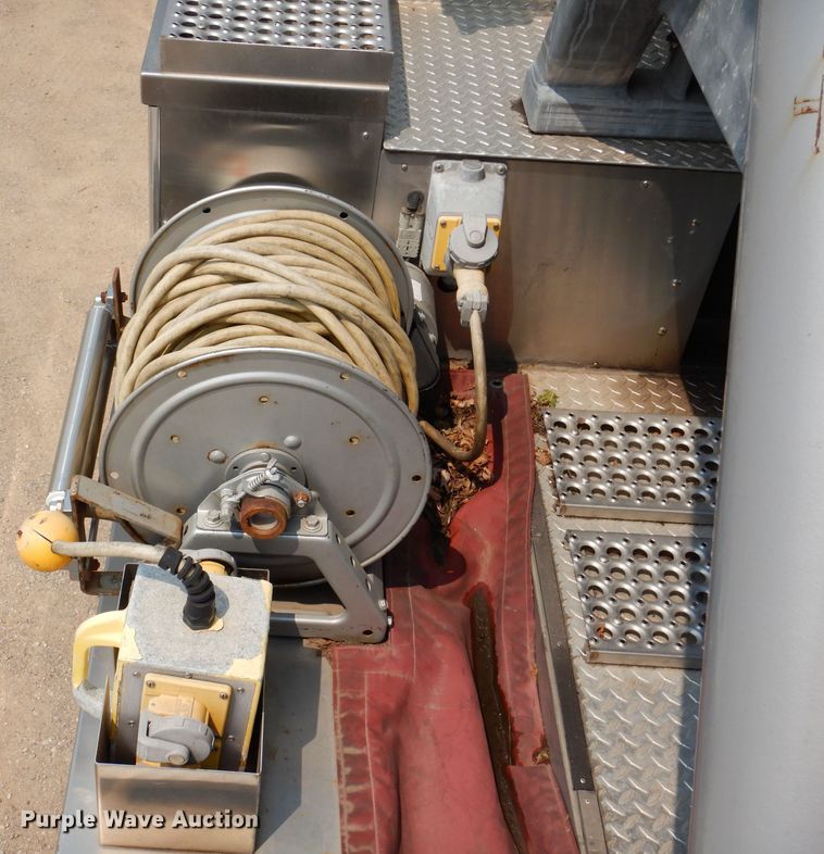 image for item IN9819 2004 Spartan 60DDEC  quint ladder fire truck