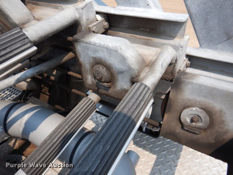 image for item IN9819 2004 Spartan 60DDEC  quint ladder fire truck