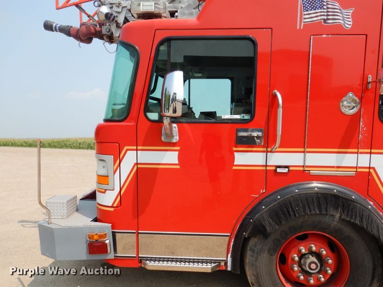 image for item IN9819 2004 Spartan 60DDEC  quint ladder fire truck