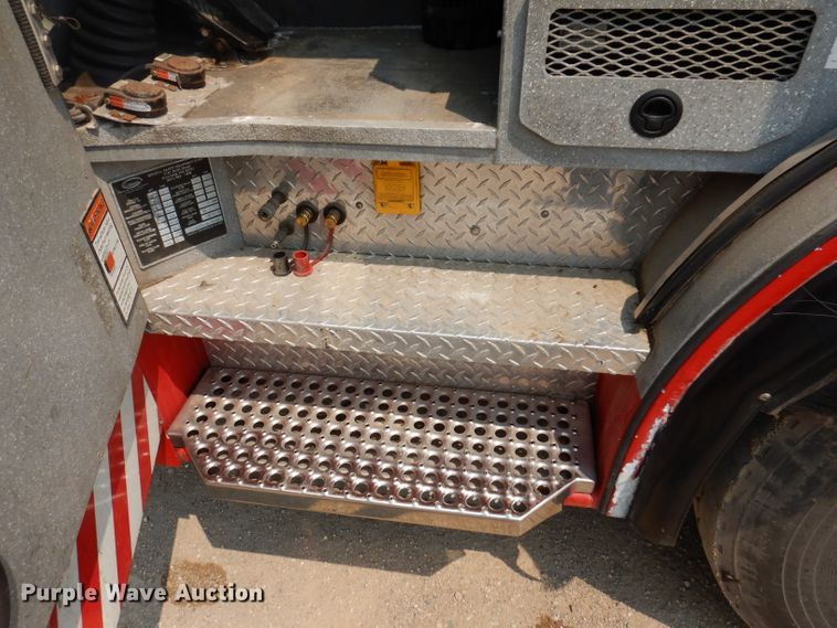 image for item IN9819 2004 Spartan 60DDEC  quint ladder fire truck