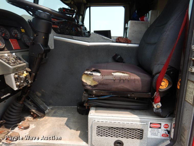 image for item IN9819 2004 Spartan 60DDEC  quint ladder fire truck