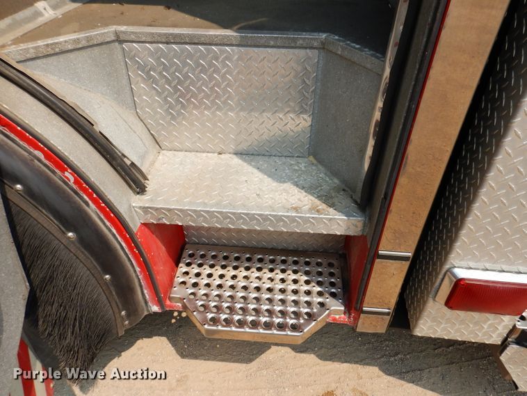 image for item IN9819 2004 Spartan 60DDEC  quint ladder fire truck